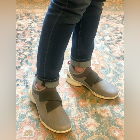 Ecco Other - ECCO Men's Unisex Gray Red Trim Athletic Slip-On Sneakers Shoes EU 41 US 8